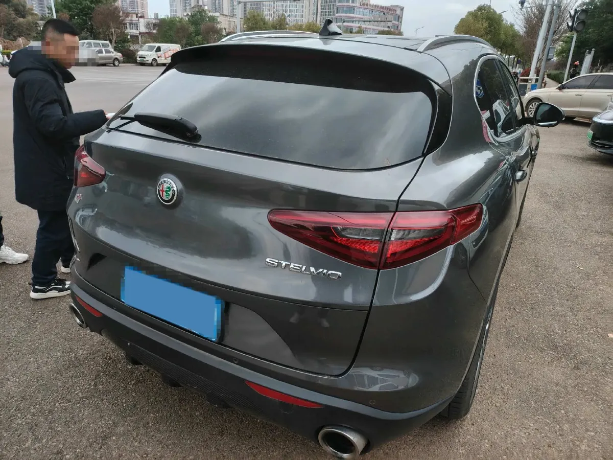 2020 Alfa Romeo Stelvio 2.0T 280HP L4 8AT,autocango,china used car exporter,china ev exporter,chinese used car exporter,chinese used ev exporter