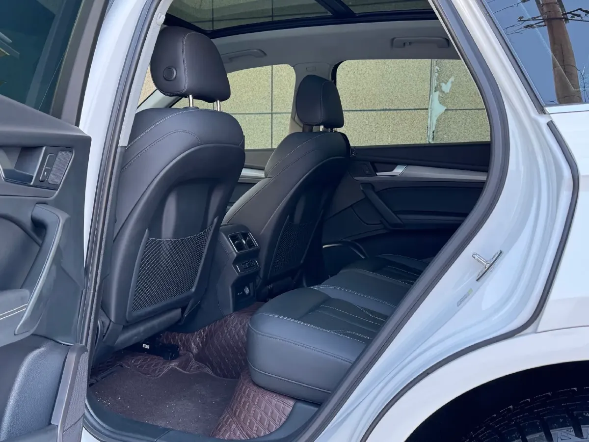 2022 Audi Q5L 2.0T 190HP L4 7DCT,autocango,china used car exporter,china ev exporter,chinese used car exporter,chinese used ev exporter