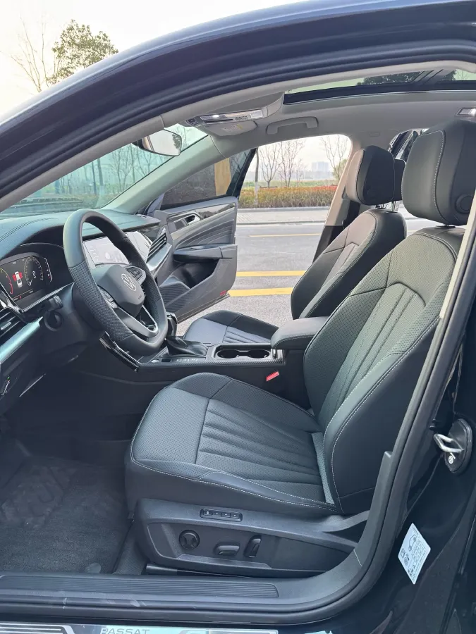 2025 Volkswagen Passat 2.0T 220HP L4 7DCT,autocango,china used car exporter,china ev exporter,chinese used car exporter,chinese used ev exporter
