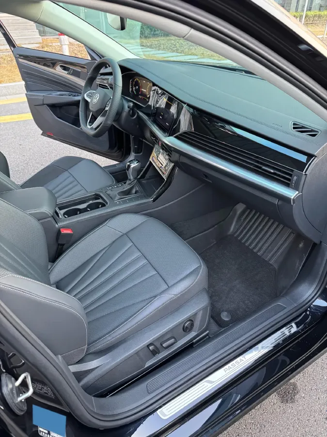 2025 Volkswagen Passat 2.0T 220HP L4 7DCT,autocango,china used car exporter,china ev exporter,chinese used car exporter,chinese used ev exporter