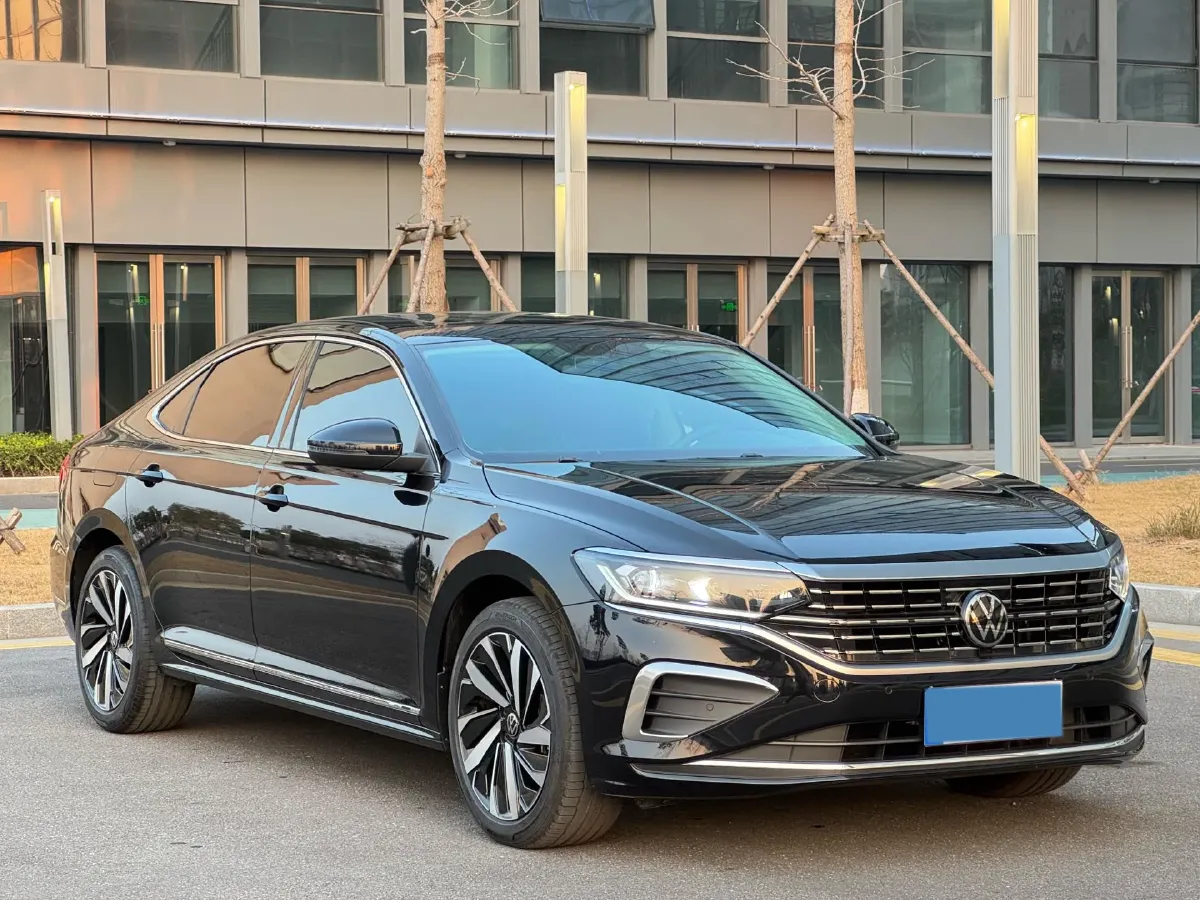 2025 Volkswagen Passat 2.0T 220HP L4 7DCT,autocango,china used car exporter,china ev exporter,chinese used car exporter,chinese used ev exporter