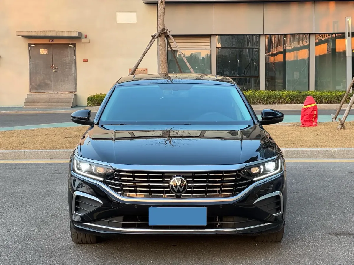 2025 Volkswagen Passat 2.0T 220HP L4 7DCT,autocango,china used car exporter,china ev exporter,chinese used car exporter,chinese used ev exporter