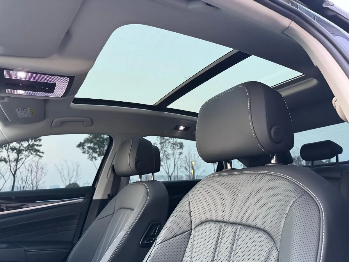 2025 Volkswagen Passat 2.0T 220HP L4 7DCT,autocango,china used car exporter,china ev exporter,chinese used car exporter,chinese used ev exporter