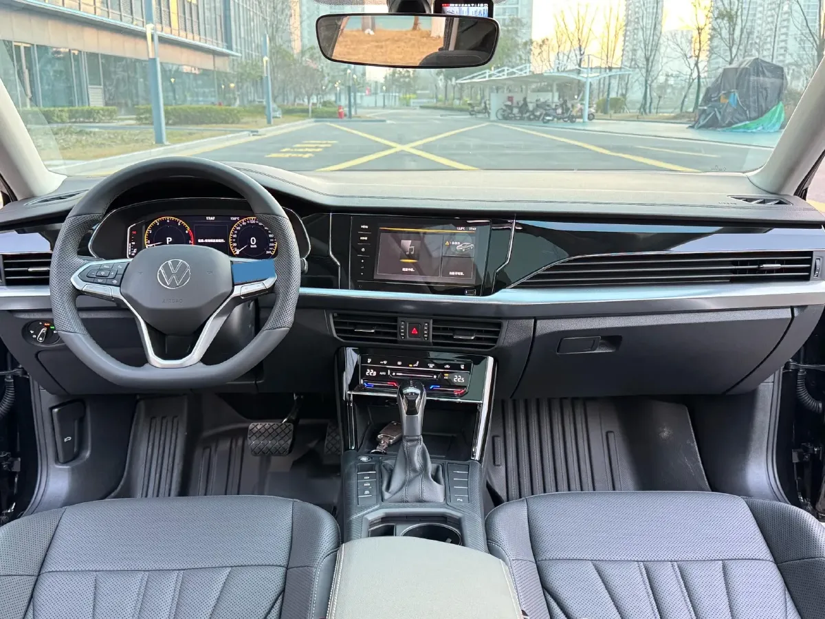 2025 Volkswagen Passat 2.0T 220HP L4 7DCT,autocango,china used car exporter,china ev exporter,chinese used car exporter,chinese used ev exporter