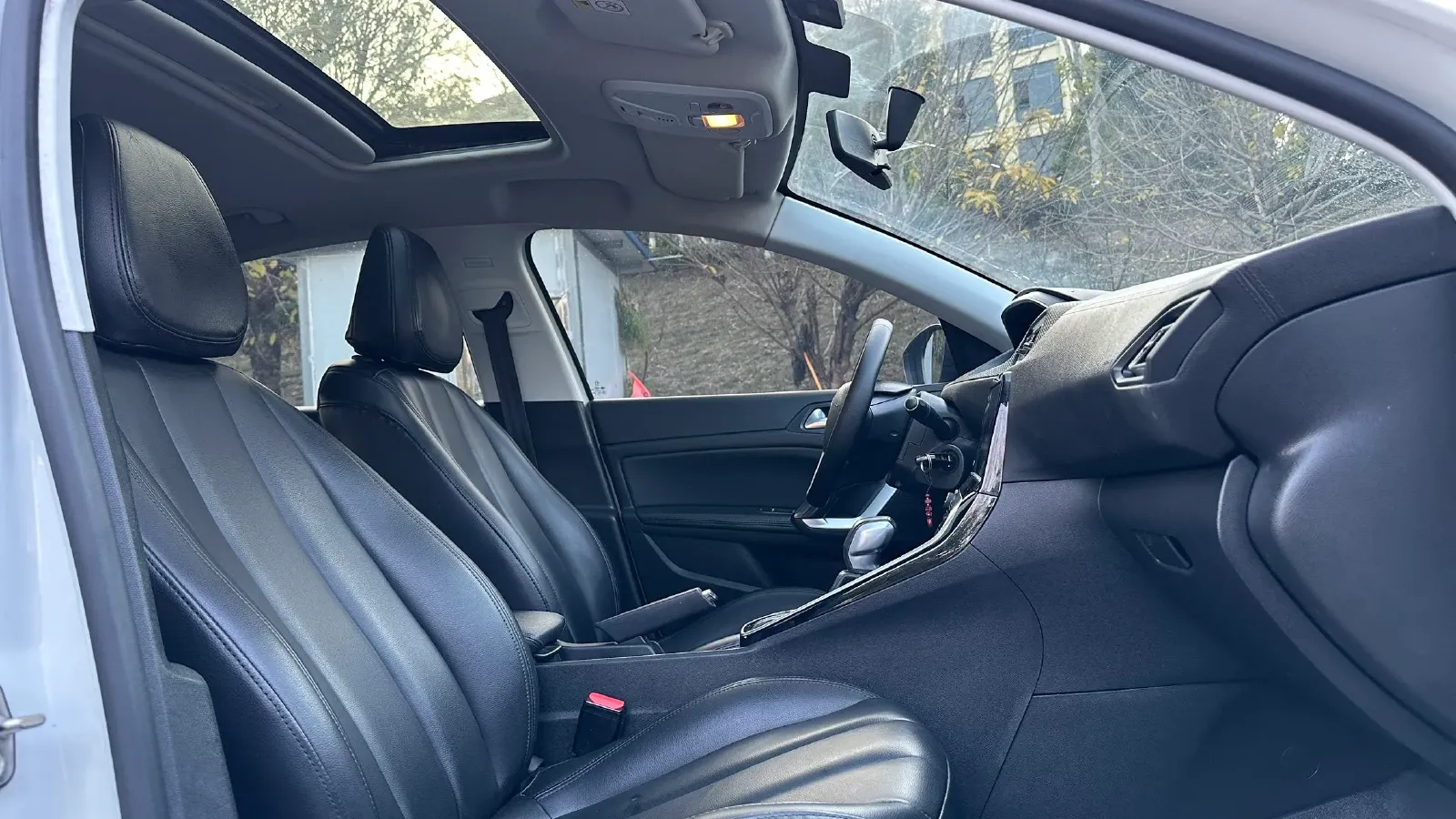 2018 Peugeot 308 1.6L 117HP L4 6AT,autocango,china used car exporter,china ev exporter,chinese used car exporter,chinese used ev exporter