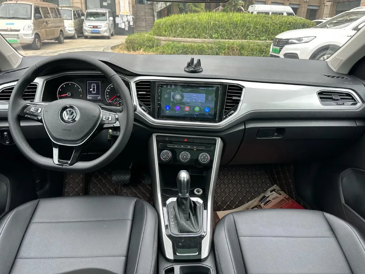 2022 Volkswagen T-Roc 1.4T 150HP L4 7DCT,autocango,china used car exporter,china ev exporter,chinese used car exporter,chinese used ev exporter