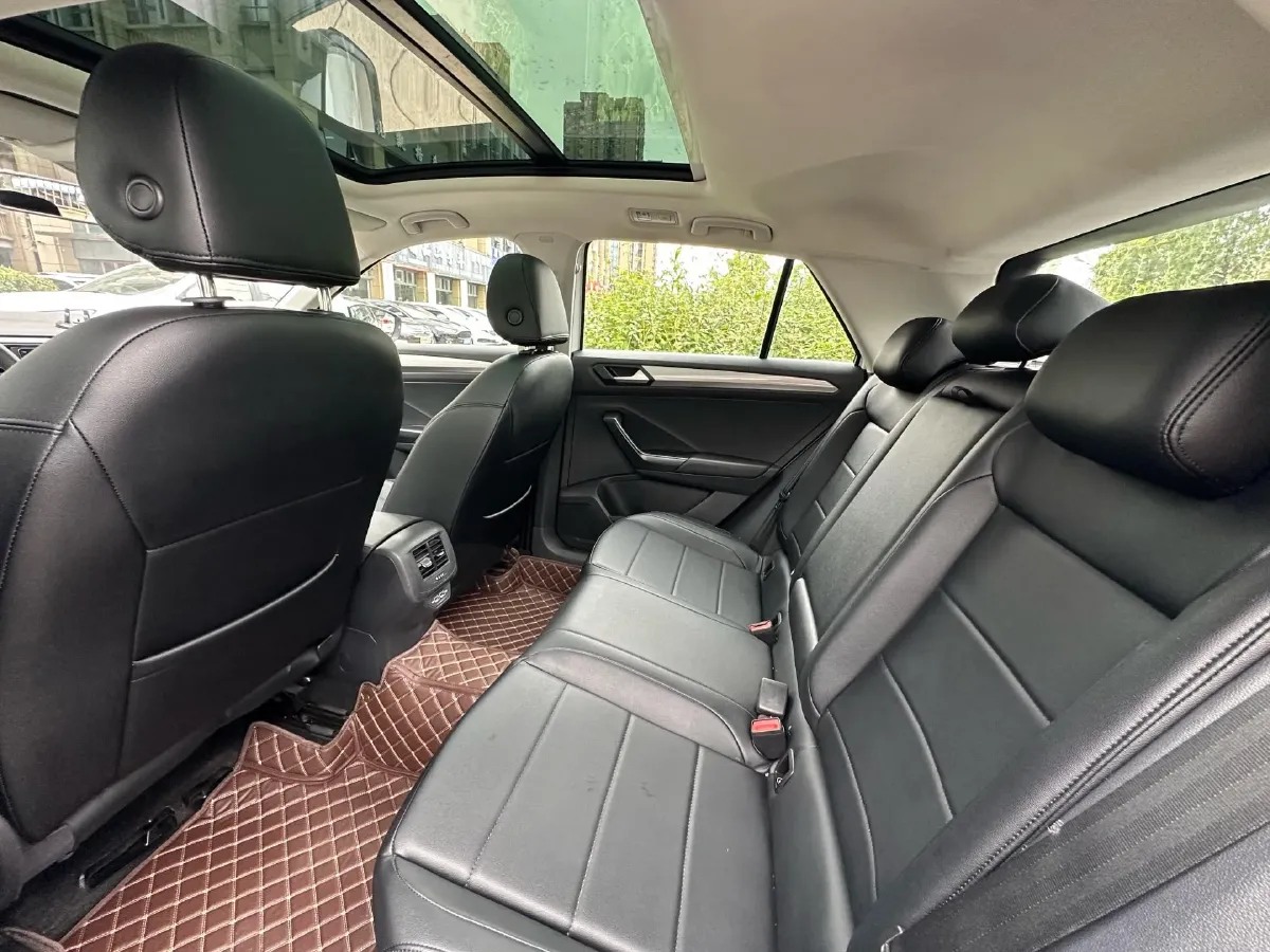 2022 Volkswagen T-Roc 1.4T 150HP L4 7DCT,autocango,china used car exporter,china ev exporter,chinese used car exporter,chinese used ev exporter