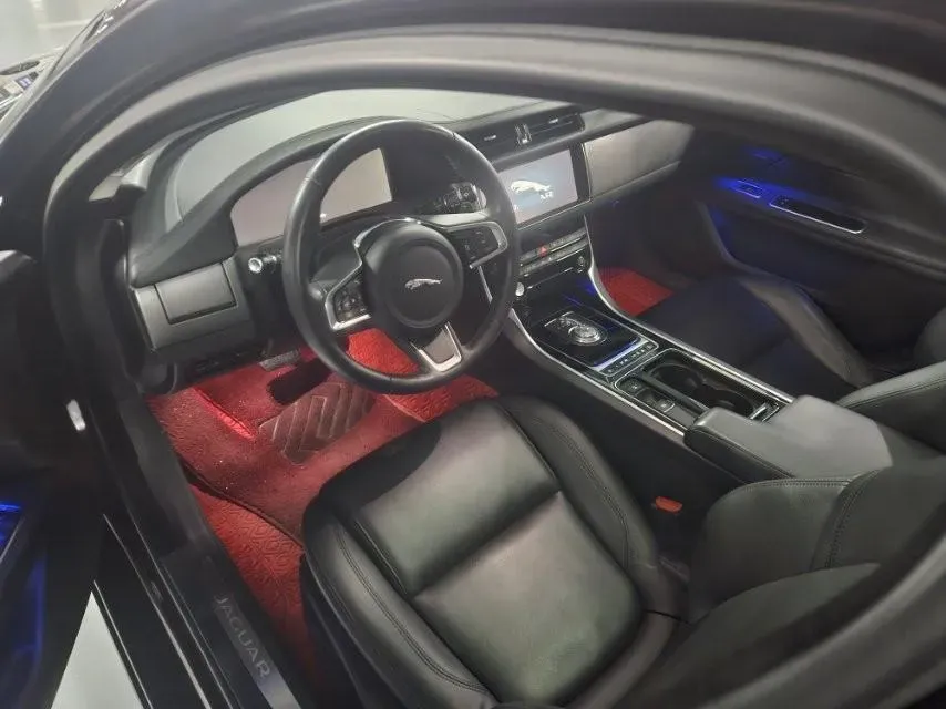 2020 Jaguar XFL 2.0T 200HP L4 8AT,autocango,china used car exporter,china ev exporter,chinese used car exporter,chinese used ev exporter