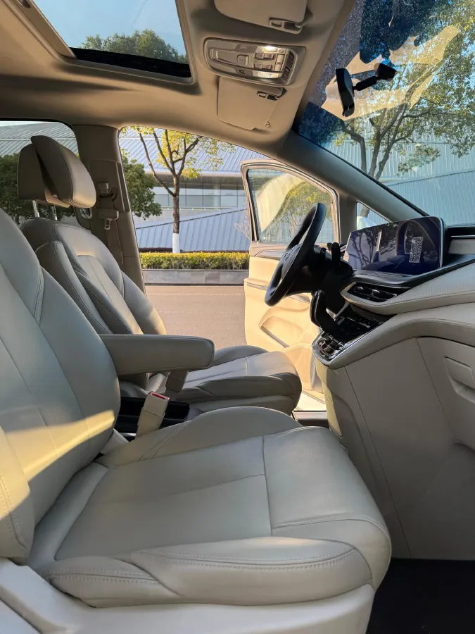 2023 Buick GL8 2.0T 237HP L4 9AT,autocango,china used car exporter,china ev exporter,chinese used car exporter,chinese used ev exporter