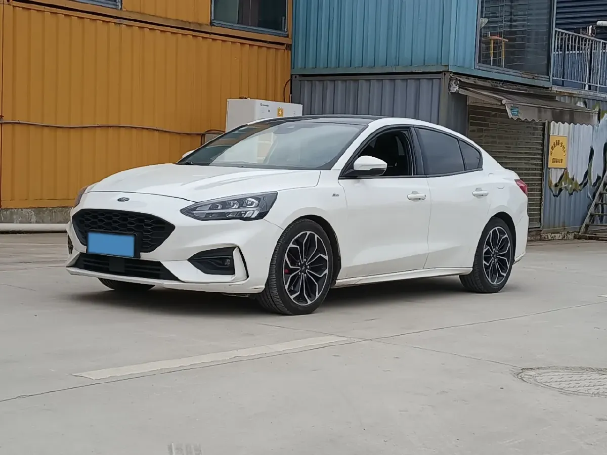 2019 Ford Focus 1.5T 184HP L3 8AT,autocango,china used car exporter,china ev exporter,chinese used car exporter,chinese used ev exporter