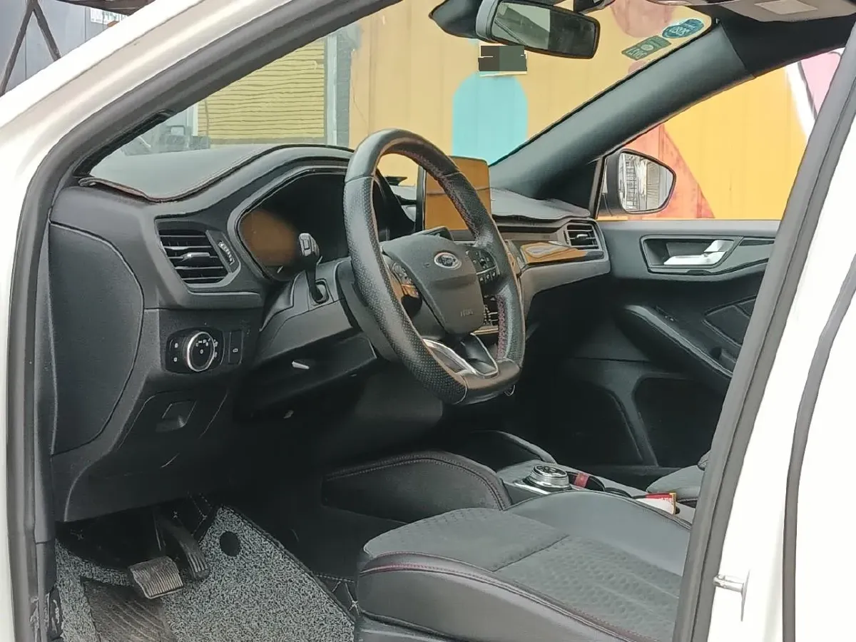 2019 Ford Focus 1.5T 184HP L3 8AT,autocango,china used car exporter,china ev exporter,chinese used car exporter,chinese used ev exporter