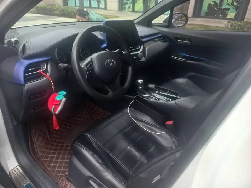 2018 Toyota C-HR 2.0L 171HP L4 CVT,autocango,china used car exporter,china ev exporter,chinese used car exporter,chinese used ev exporter