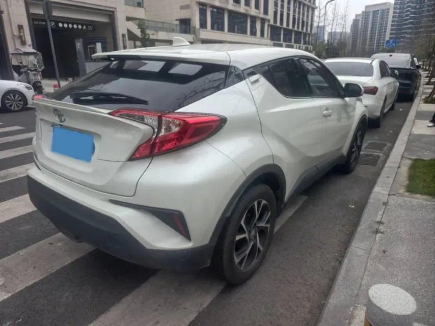2018 Toyota C-HR 2.0L 171HP L4 CVT,autocango,china used car exporter,china ev exporter,chinese used car exporter,chinese used ev exporter