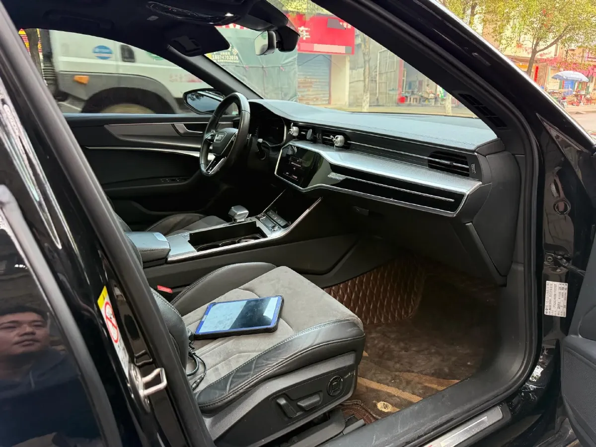 2021 Audi A6L 2.0T 224HP L4 7DCT,autocango,china used car exporter,china ev exporter,chinese used car exporter,chinese used ev exporter