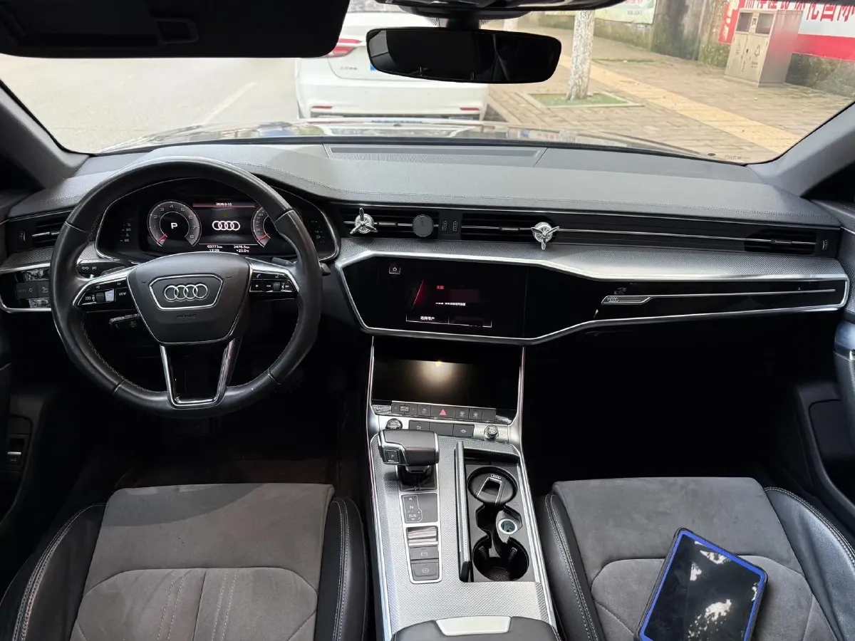2021 Audi A6L 2.0T 224HP L4 7DCT,autocango,china used car exporter,china ev exporter,chinese used car exporter,chinese used ev exporter