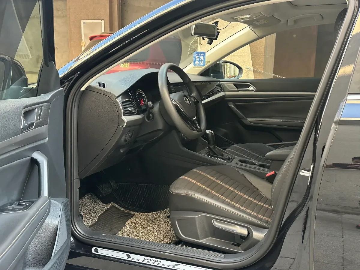 2018 Skoda Karoq 1.4T 150HP L4 7DCT,autocango,china used car exporter,china ev exporter,chinese used car exporter,chinese used ev exporter