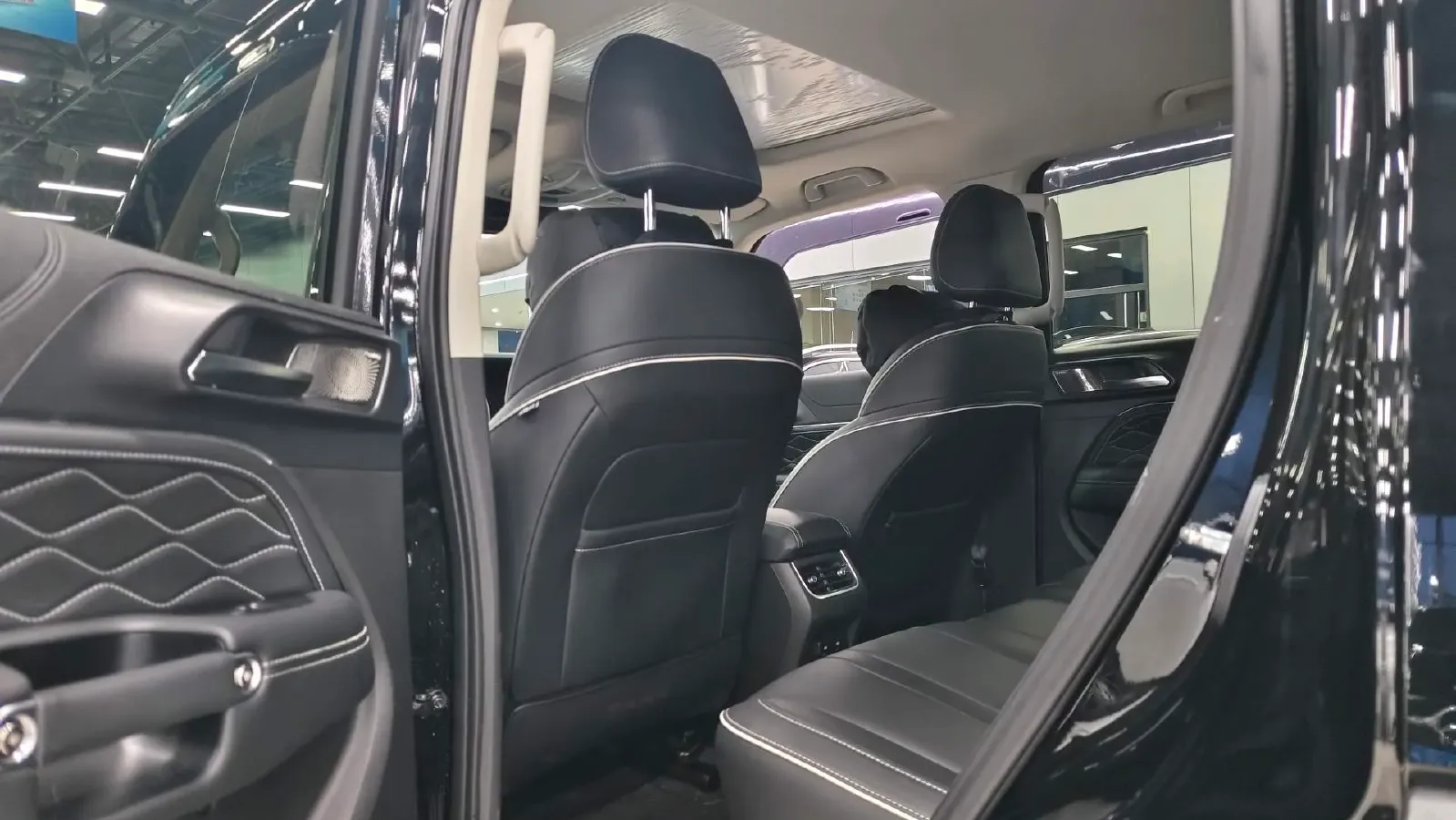 2023 Tank 300 2.0T 227HP L4 8AT,autocango,china used car exporter,china ev exporter,chinese used car exporter,chinese used ev exporter