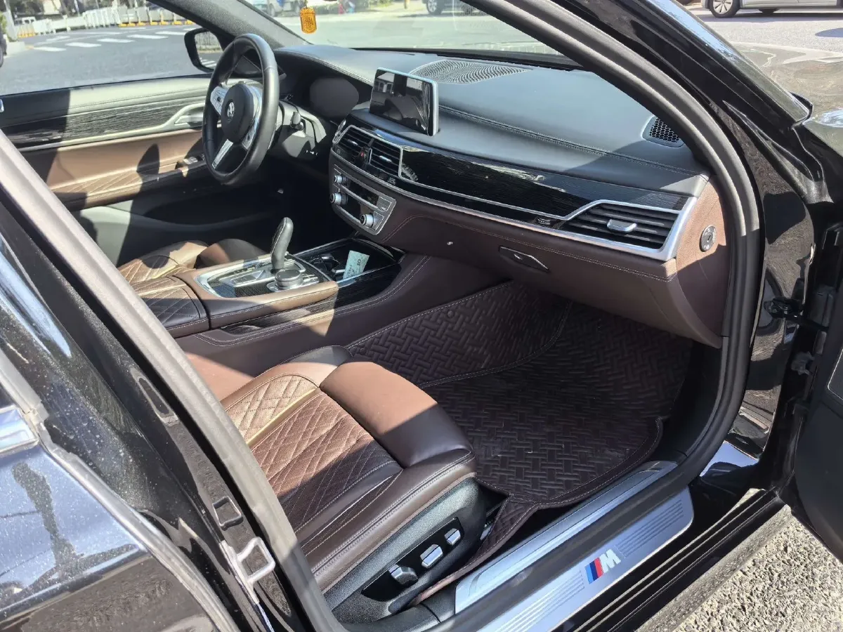 2019 BMW 7 Series 3.0T 340HP L6 8AT,autocango,china used car exporter,china ev exporter,chinese used car exporter,chinese used ev exporter