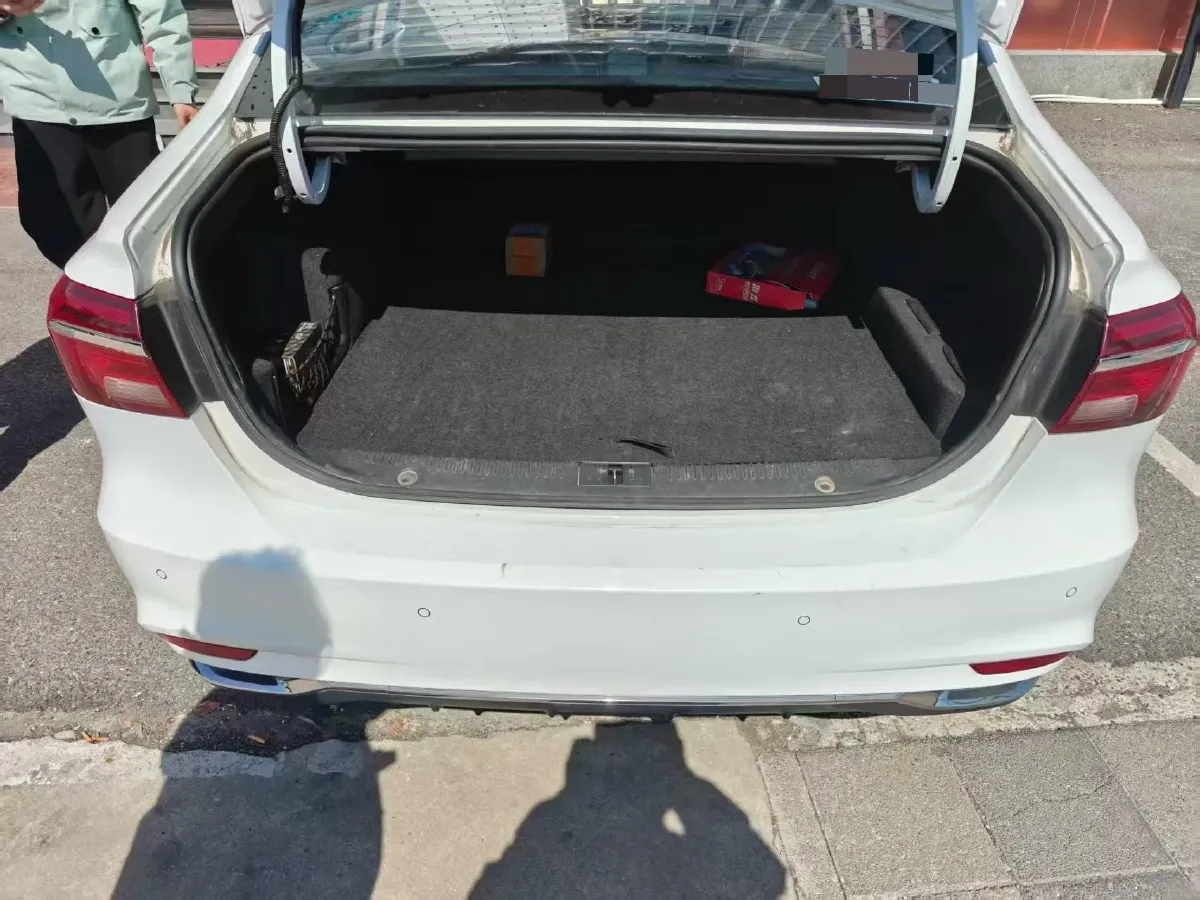 2019 Roewe i6 1.5T 169HP L4 AMT PHEV 9.1KWH,autocango,china used car exporter,china ev exporter,chinese used car exporter,chinese used ev exporter