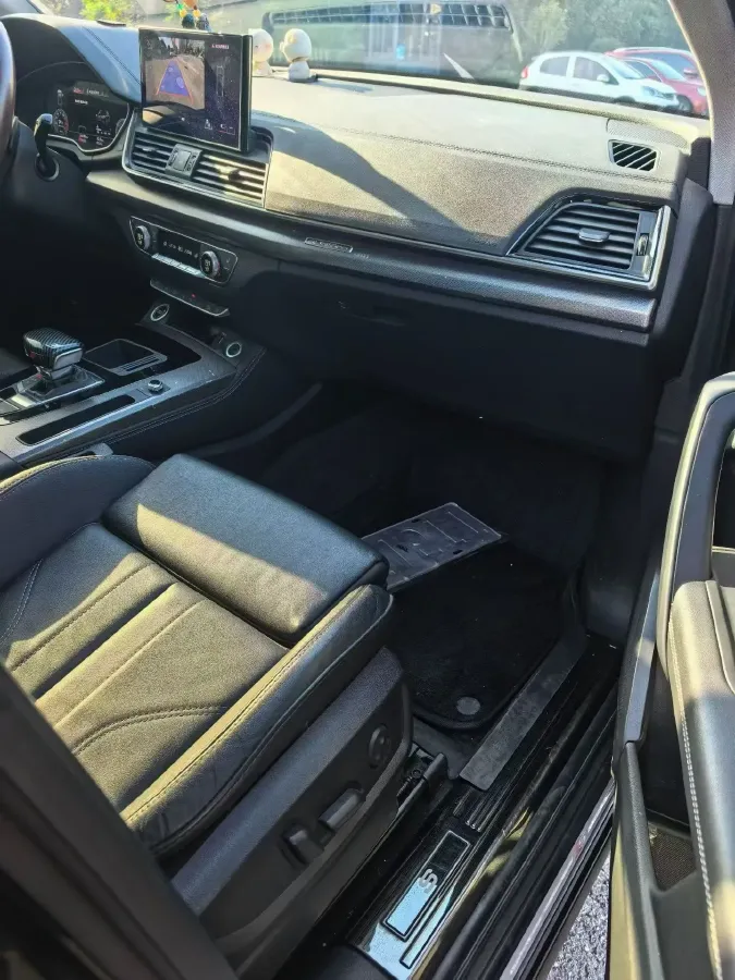 2022 Audi Q5L 2.0T 190HP L4 7DCT,autocango,china used car exporter,china ev exporter,chinese used car exporter,chinese used ev exporter