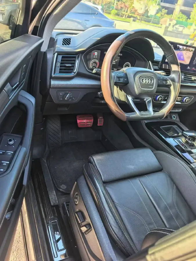 2022 Audi Q5L 2.0T 190HP L4 7DCT,autocango,china used car exporter,china ev exporter,chinese used car exporter,chinese used ev exporter