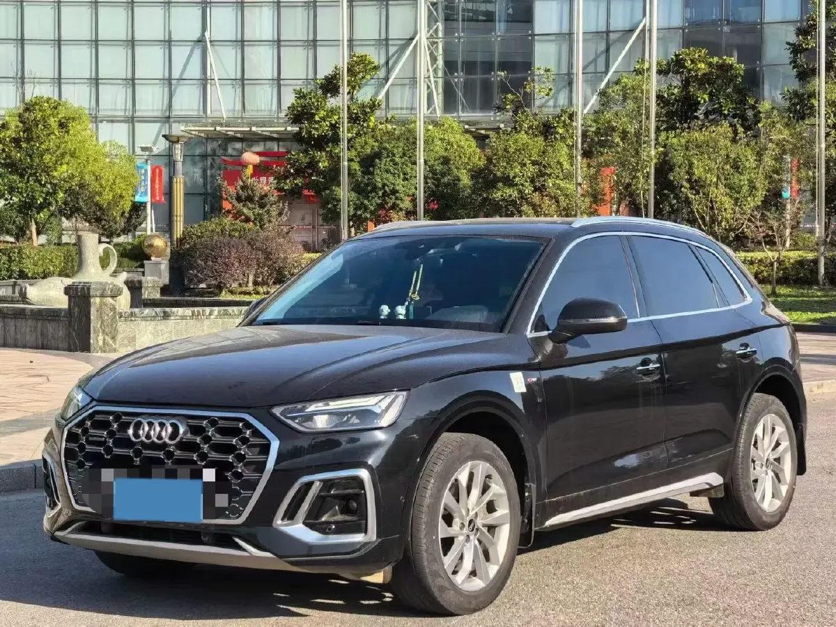 2022 Audi Q5L 2.0T 190HP L4 7DCT,autocango,china used car exporter,china ev exporter,chinese used car exporter,chinese used ev exporter