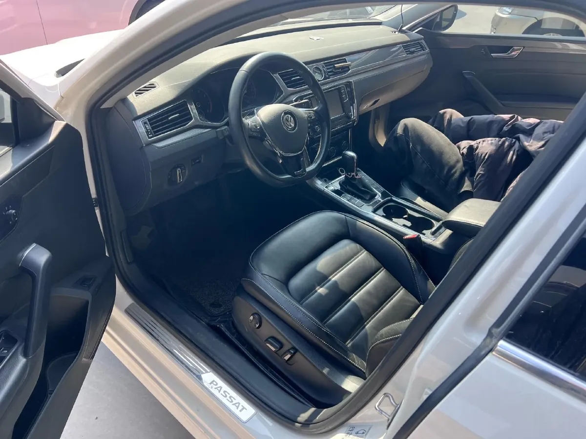 2017 Volkswagen Passat 1.8T 180HP L4 7DCT,autocango,china used car exporter,china ev exporter,chinese used car exporter,chinese used ev exporter