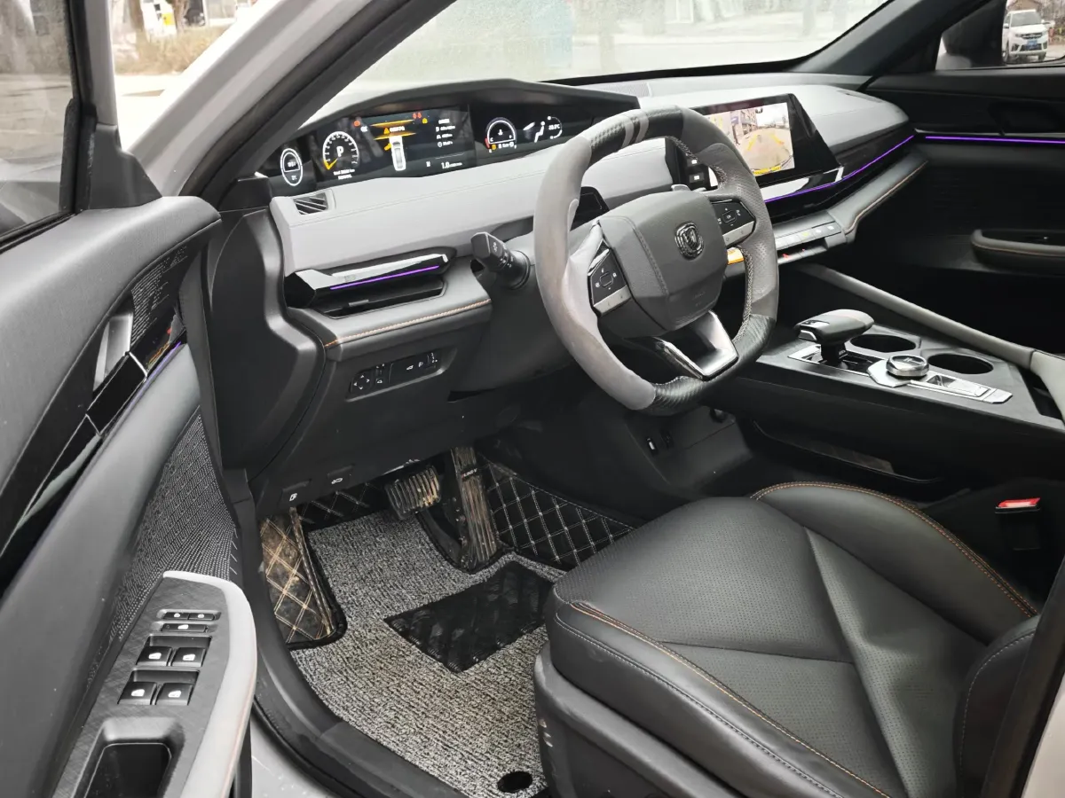 2022 ChangAn UNI-V 1.5T 188HP L4 7DCT,autocango,china used car exporter,china ev exporter,chinese used car exporter,chinese used ev exporter