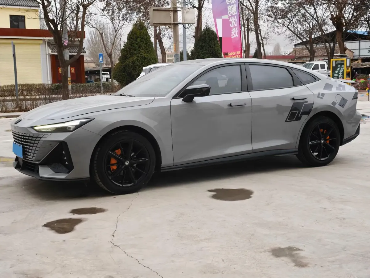 2022 ChangAn UNI-V 1.5T 188HP L4 7DCT,autocango,china used car exporter,china ev exporter,chinese used car exporter,chinese used ev exporter