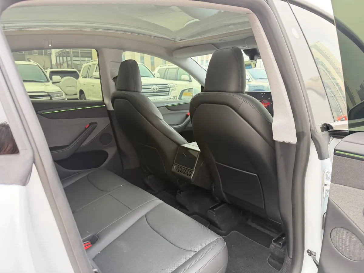 2025 Tesla Model Y BEV 62.5KWH,autocango,china used car exporter,china ev exporter,chinese used car exporter,chinese used ev exporter