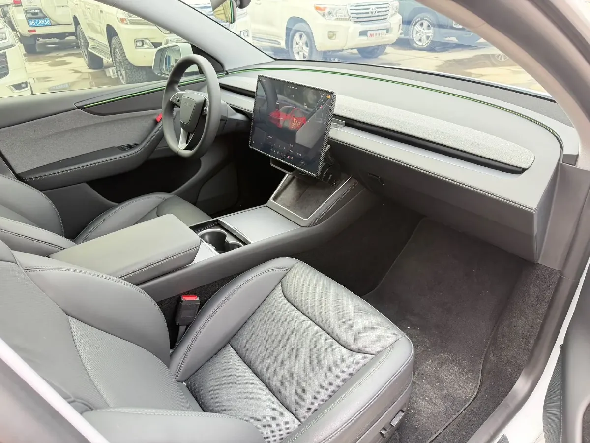 2025 Tesla Model Y BEV 62.5KWH,autocango,china used car exporter,china ev exporter,chinese used car exporter,chinese used ev exporter