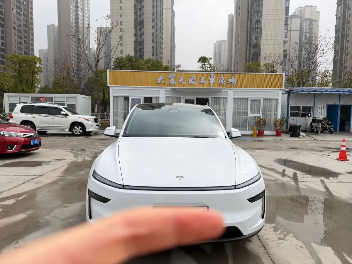 2025 Tesla Model Y BEV 62.5KWH,autocango,china used car exporter,china ev exporter,chinese used car exporter,chinese used ev exporter