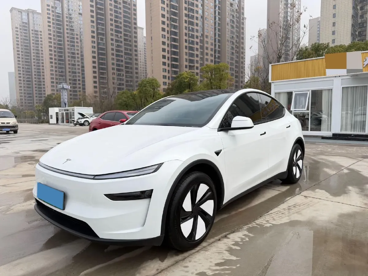 2025 Tesla Model Y BEV 62.5KWH,autocango,china used car exporter,china ev exporter,chinese used car exporter,chinese used ev exporter