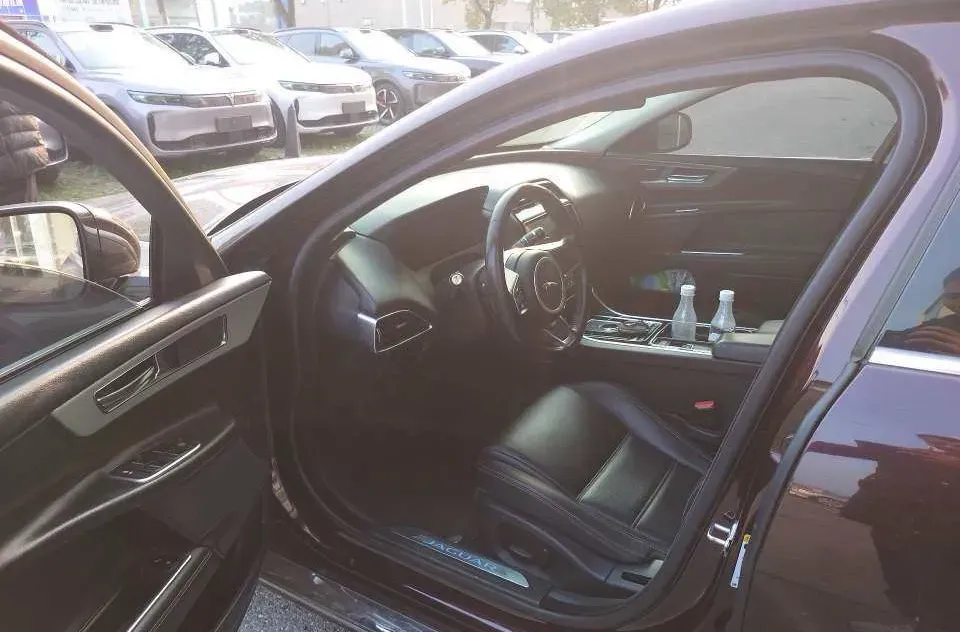 2019 Land Rover Discovery Sport 2.0T 200HP L4 9AT,autocango,china used car exporter,china ev exporter,chinese used car exporter,chinese used ev exporter