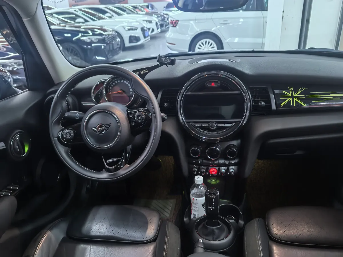 2018 MINI MINI 1.5T 136HP L3 6AT,autocango,china used car exporter,china ev exporter,chinese used car exporter,chinese used ev exporter