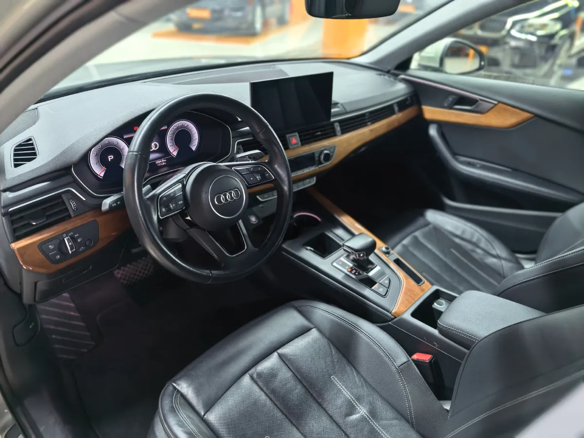 2020 Audi A4L 2.0T 190HP L4 7DCT,autocango,china used car exporter,china ev exporter,chinese used car exporter,chinese used ev exporter