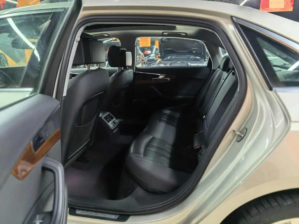 2020 Audi A4L 2.0T 190HP L4 7DCT,autocango,china used car exporter,china ev exporter,chinese used car exporter,chinese used ev exporter