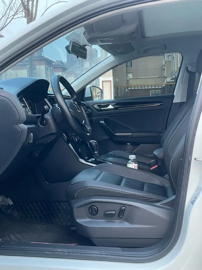 2022 Volkswagen T-Roc 1.4T 150HP L4 7DCT,autocango,china used car exporter,china ev exporter,chinese used car exporter,chinese used ev exporter