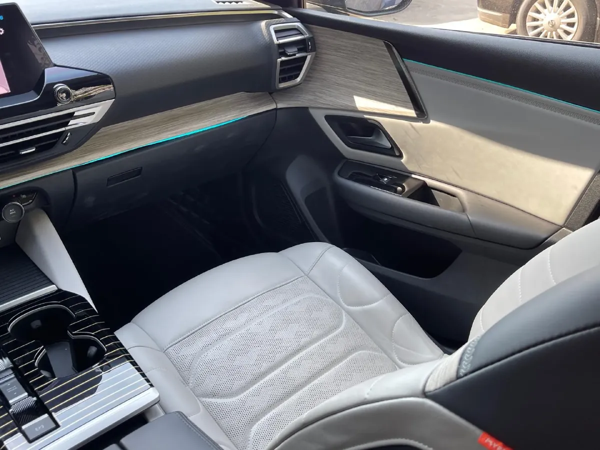 2024 Citroen C5 X 1.6T 175HP L4 8AT,autocango,china used car exporter,china ev exporter,chinese used car exporter,chinese used ev exporter