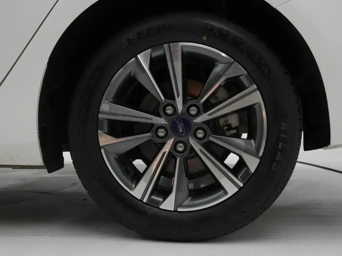 2021 Ford Escort 1.5L 122HP L3 6AT,autocango,china used car exporter,china ev exporter,chinese used car exporter,chinese used ev exporter