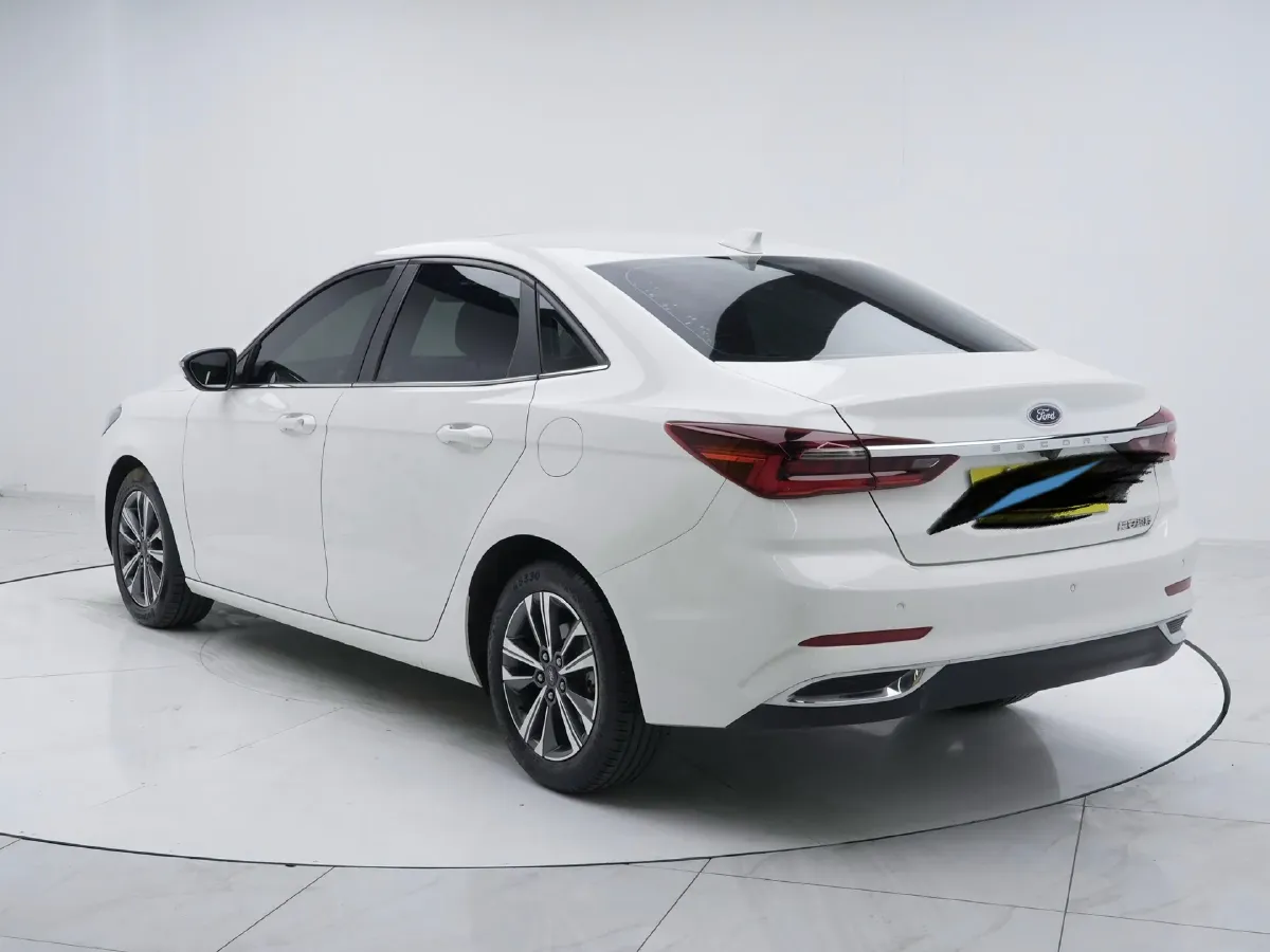 2021 Ford Escort 1.5L 122HP L3 6AT,autocango,china used car exporter,china ev exporter,chinese used car exporter,chinese used ev exporter