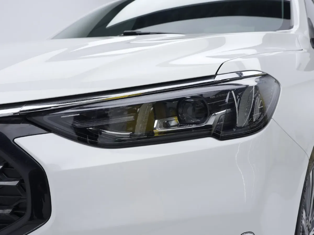 2021 Ford Escort 1.5L 122HP L3 6AT,autocango,china used car exporter,china ev exporter,chinese used car exporter,chinese used ev exporter