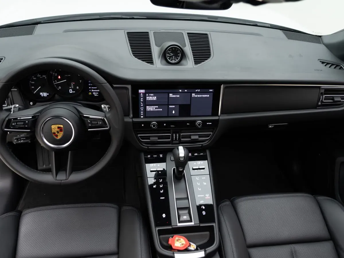 2023 Porsche Macan 2.0T 265HP L4 7DCT,autocango,china used car exporter,china ev exporter,chinese used car exporter,chinese used ev exporter