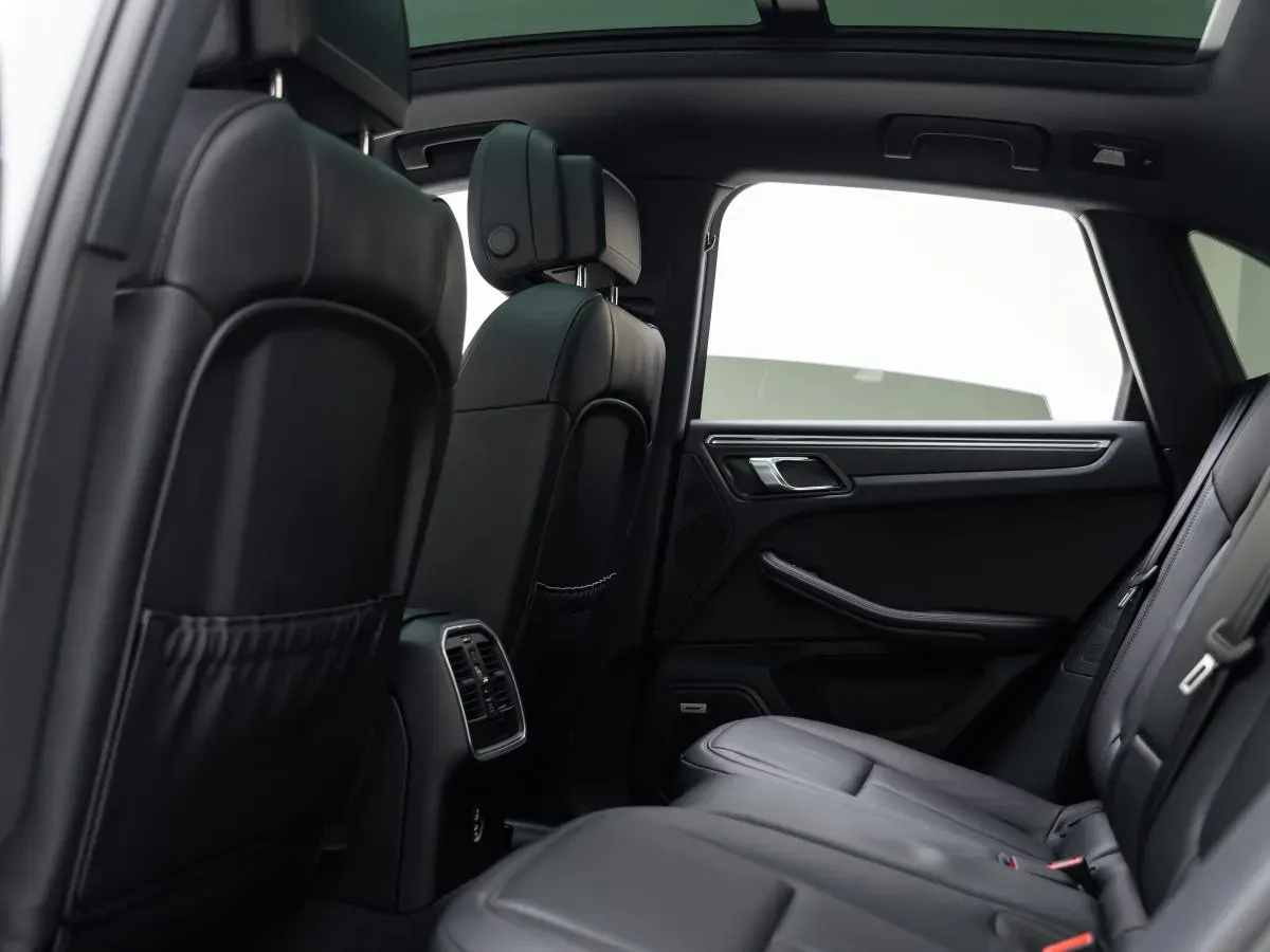 2023 Porsche Macan 2.0T 265HP L4 7DCT,autocango,china used car exporter,china ev exporter,chinese used car exporter,chinese used ev exporter