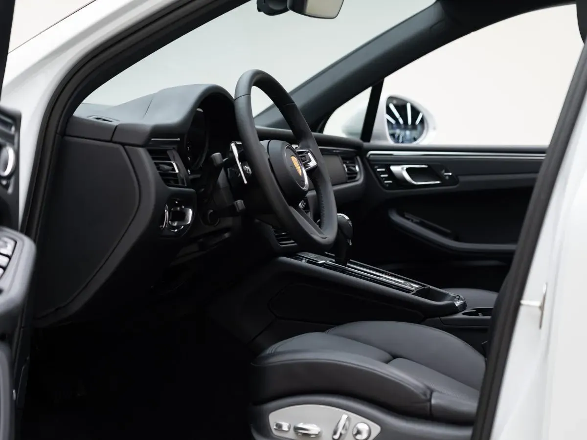 2023 Porsche Macan 2.0T 265HP L4 7DCT,autocango,china used car exporter,china ev exporter,chinese used car exporter,chinese used ev exporter