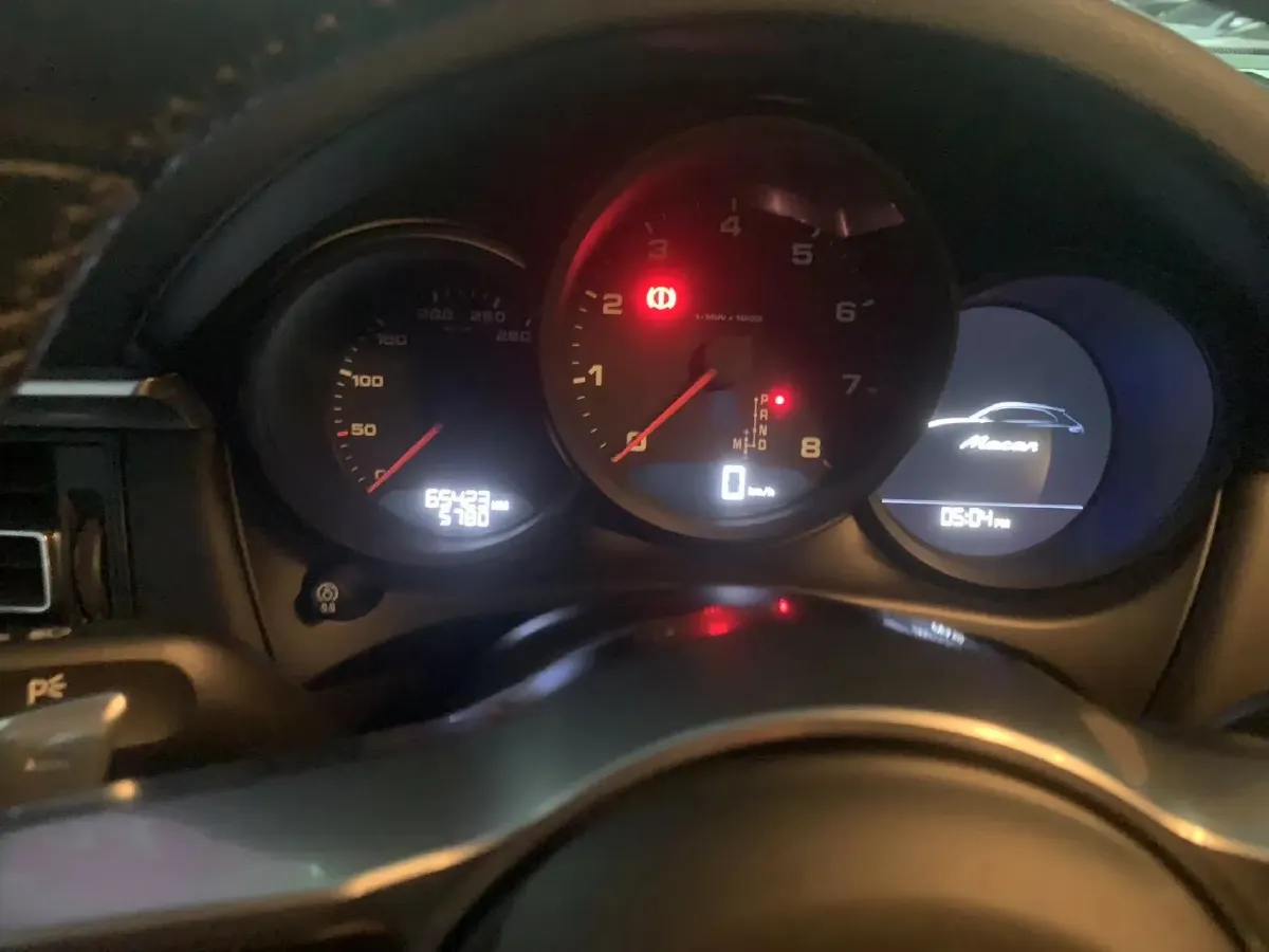 2018 Porsche Macan 2.0T 252HP L4 7DCT,autocango,china used car exporter,china ev exporter,chinese used car exporter,chinese used ev exporter