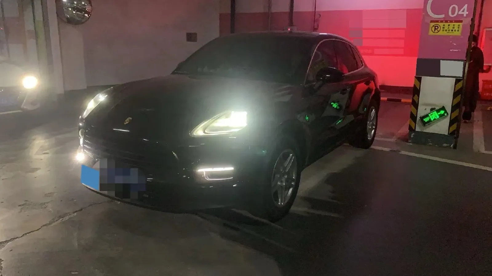 2018 Porsche Macan 2.0T 252HP L4 7DCT,autocango,china used car exporter,china ev exporter,chinese used car exporter,chinese used ev exporter