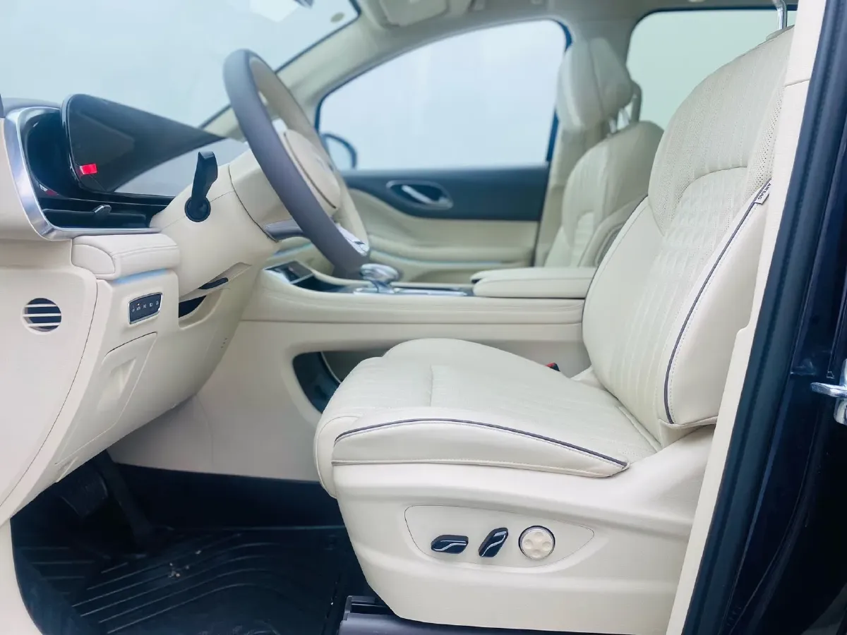 2022 Voyah Dream 1.5T 136HP L4 PHEV 25.57KWH,autocango,china used car exporter,china ev exporter,chinese used car exporter,chinese used ev exporter