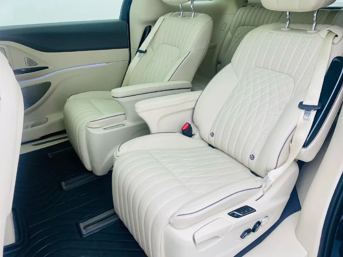 2022 Voyah Dream 1.5T 136HP L4 PHEV 25.57KWH,autocango,china used car exporter,china ev exporter,chinese used car exporter,chinese used ev exporter