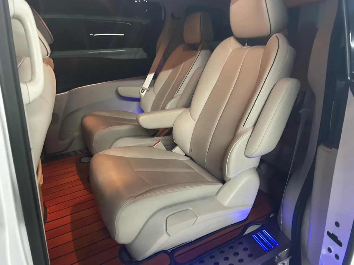 2021 Buick GL8 2.0T 237HP L4 9AT,autocango,china used car exporter,china ev exporter,chinese used car exporter,chinese used ev exporter